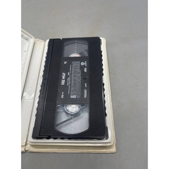 free willy VHS rated PG 112 minutes 1993 Worner brothers English READ - Picture 3 of 3